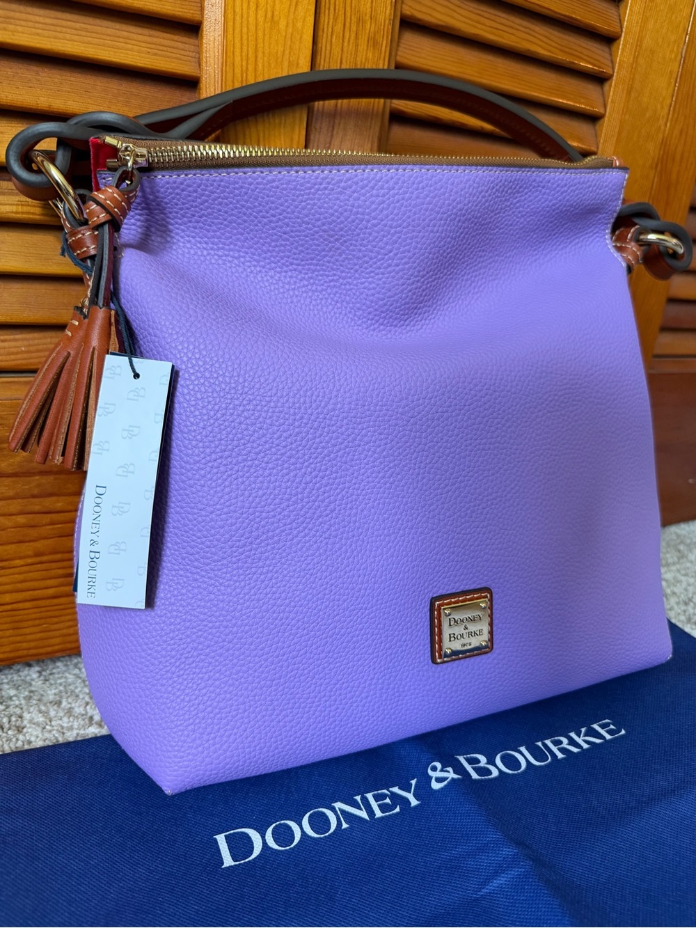 New Dooney & Bourke Lilac Pebble Leather Twist Strap Hobo Shoulder Bag Purse - Picture 2 of 4